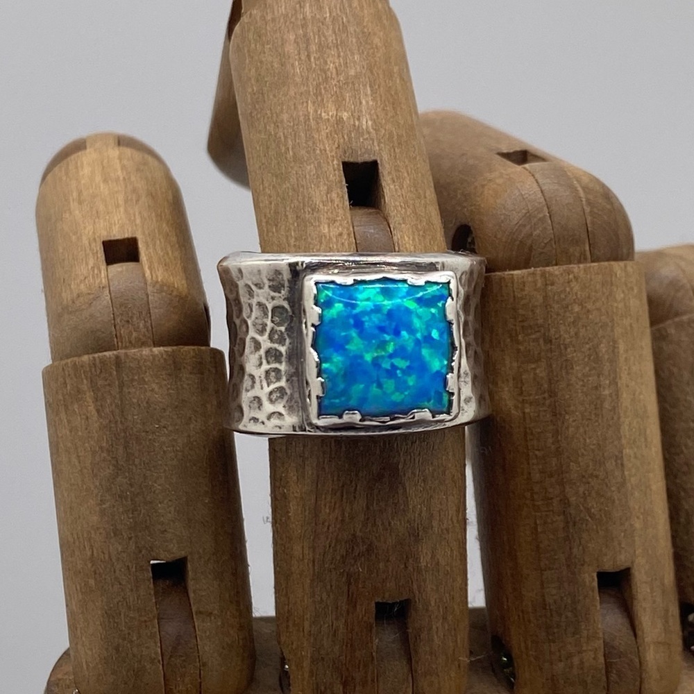 925 Sterling Silver 12mm Wide Hammered Design w/ Square Opal Ring Size 5.5